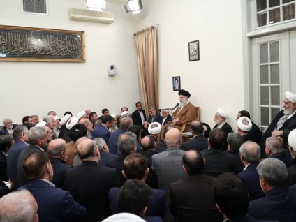 رهبر انقلاب اسلامی در دیدار مسئولان ارشد سه قوه: امنیت سرمایه‌گذاری باید تأمین شود