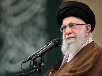 حضرت آیت‌الله خامنه‌ای: ملت ایران در برابر جنگ و صلح تحمیلی محکم می‌ایستد/ تهدید آمریکا علیه ایران، بی‌نتیجه و خطرناک است
