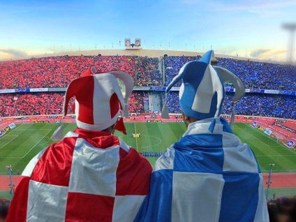 اعطای پاداش یک میلیارد تومانی سهام ماه‌ لند به بهترین بازیکنان زمین در مسابقه شهرآورد + عکس